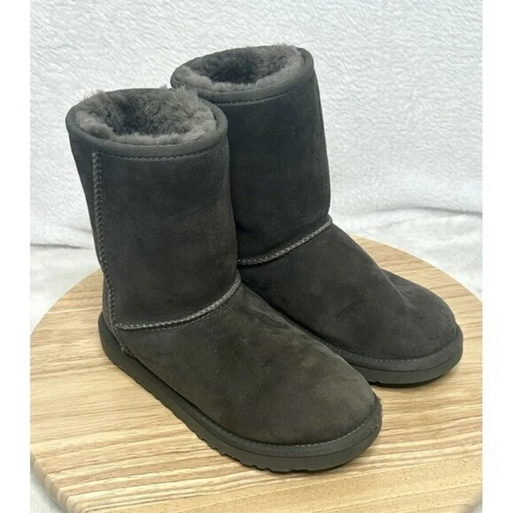 UGG Women’s Sz 3Sheepskin Leather Suede‎ Classic Mid-Calf Boots